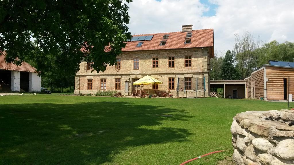 Rekreacni Areal Dvur Honetice Hotell Exteriör bild
