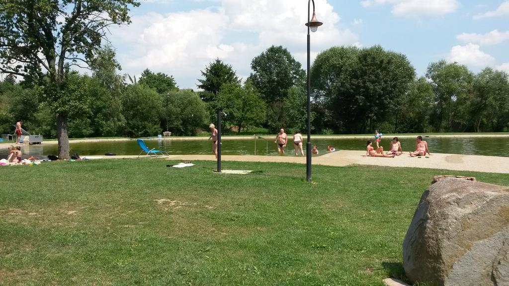 Rekreacni Areal Dvur Honetice Hotell Exteriör bild